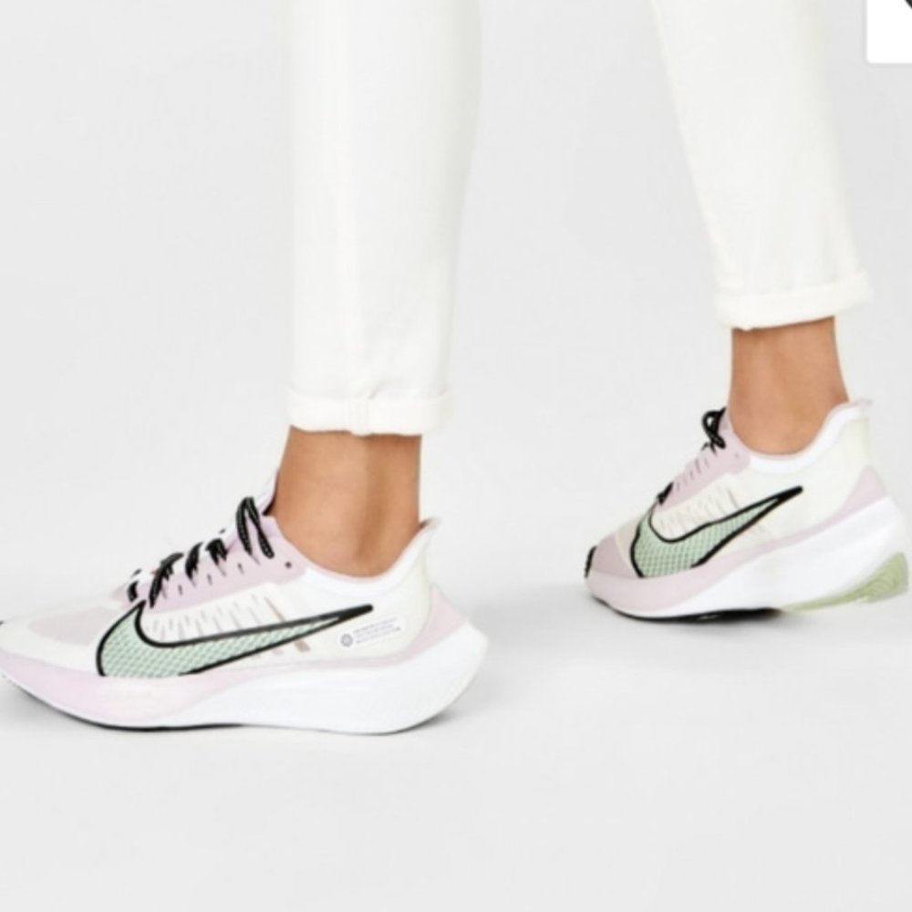 Nike Air Zoom Gravity Heart Running Shoe Size 7.5